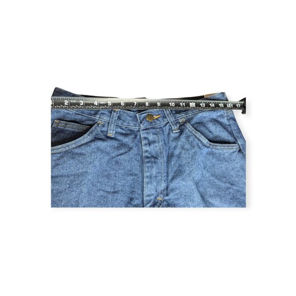 NWT Wrangler Relaxed Fit Men's Shorts Size 32 Sits at Natural Waist Hits Knees - Picture 12 of 16